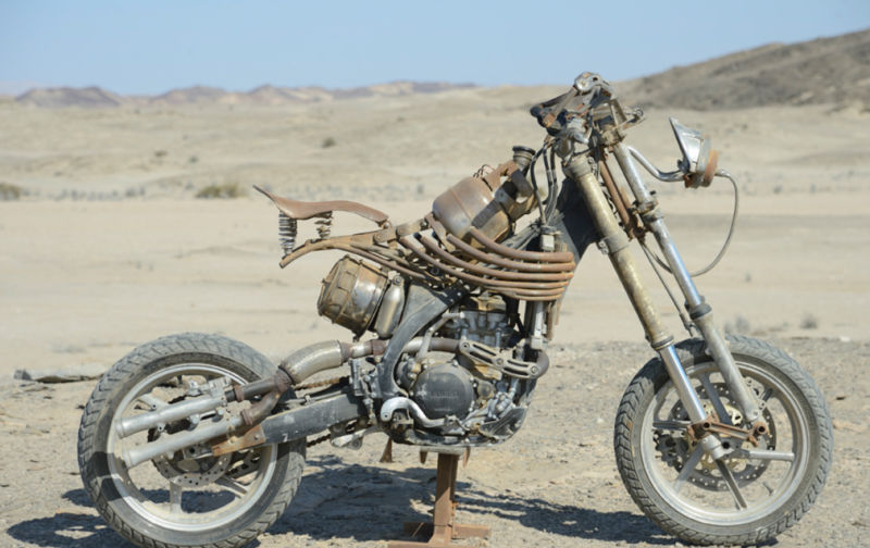 Sporcoendurista moto del film Mad Max Fury Road 7